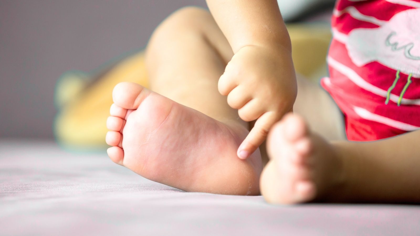 Péče o dětské nohy – dítě požaduje péči o své nohy